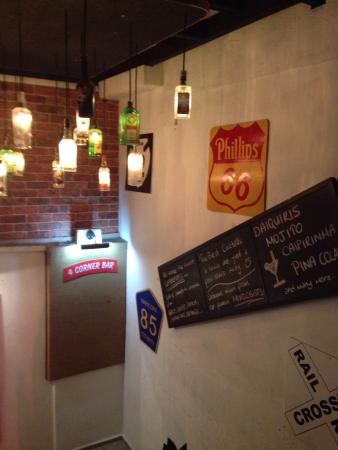 4 Corner Cocktail Bar