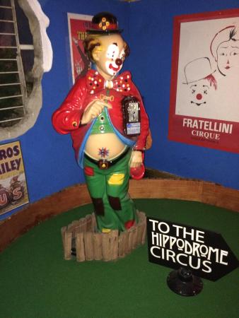 Hollywood Indoor Adventure Golf