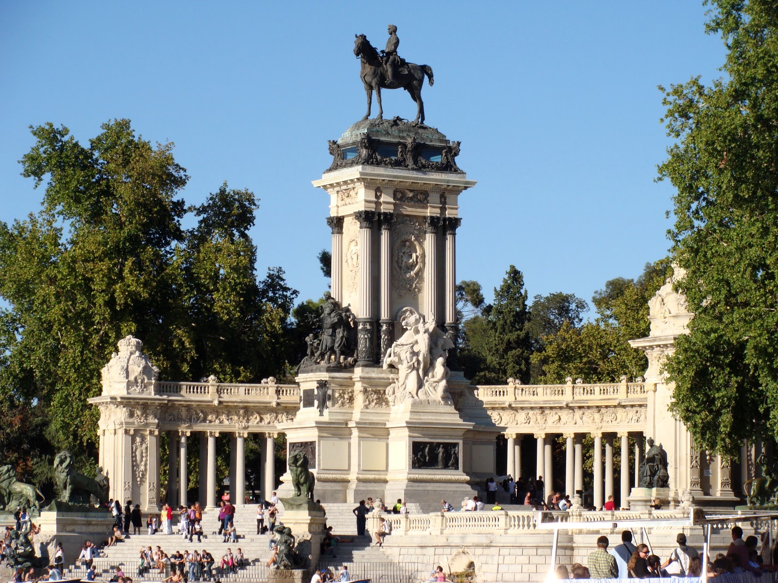Monumento a Alfonso XII