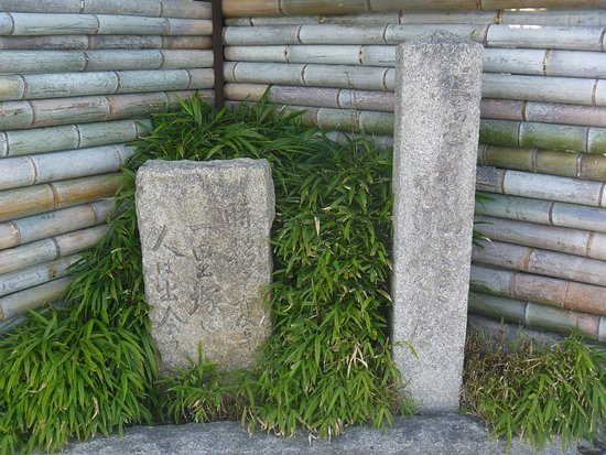 Ichirizuka Monument