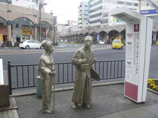 Ryoma, Oryo to Satsuma de Hitoyasumi Statue