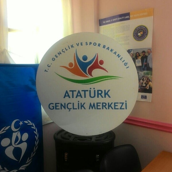 Izmir Ataturk Genclik Merkezi