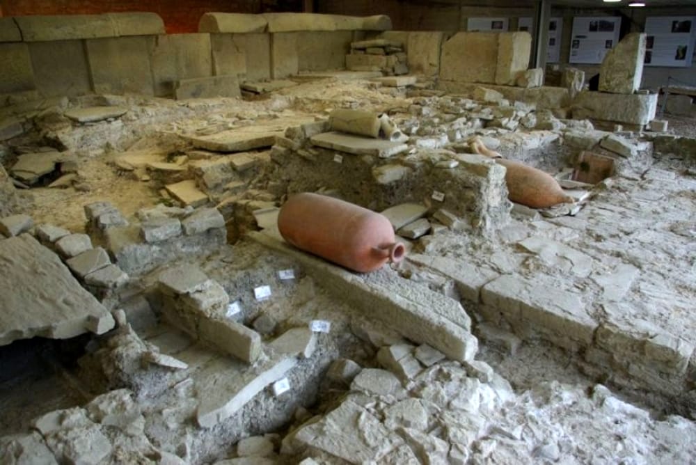 Antiquarium E Sepolcreto Di Via Donota