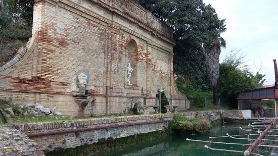 Fontana La Peschiera