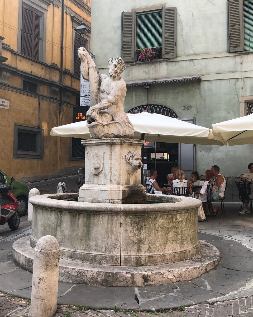 Fontana del Delfino