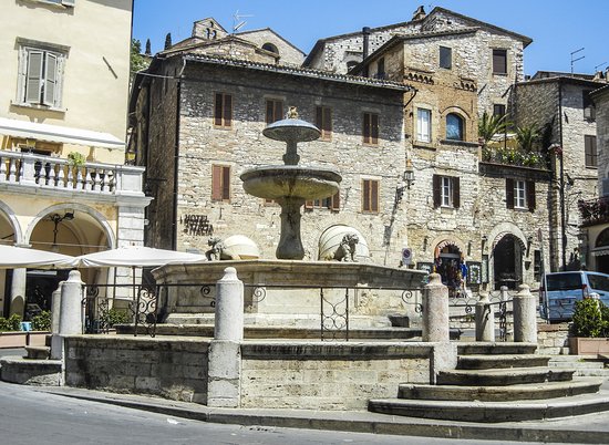 Fontana dei Tre Leoni