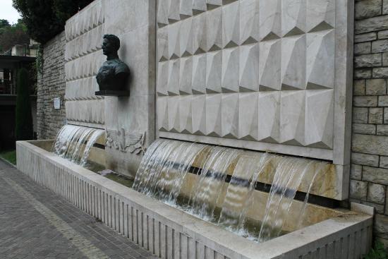 Fontana ad Antonio Locatelli