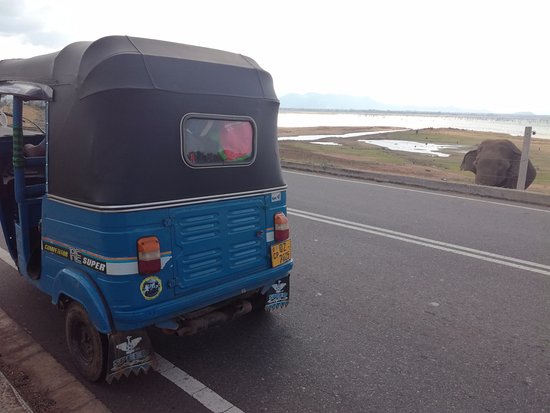 Pragash Tours - Taxi & Tuk Tuk
