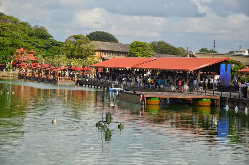 Pettah Floating Market