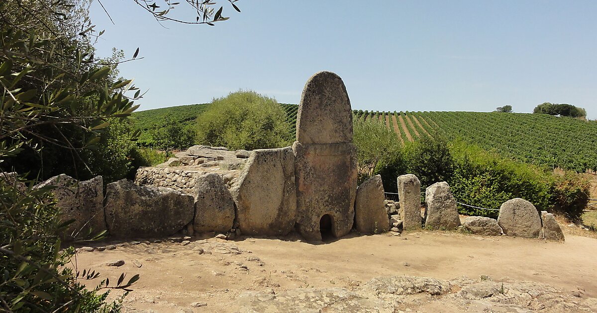 Tomba dei Giganti di Coddu Vecchiu