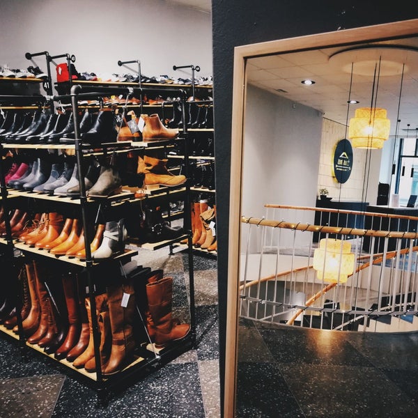 Shoe & Clothing Outlet Cetras Zoles