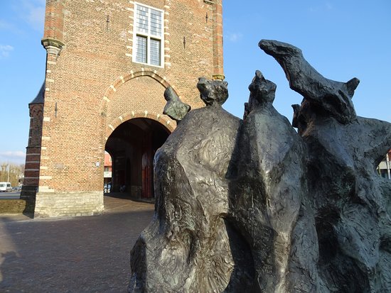 Staanbeeld Kenau en Vrouwen