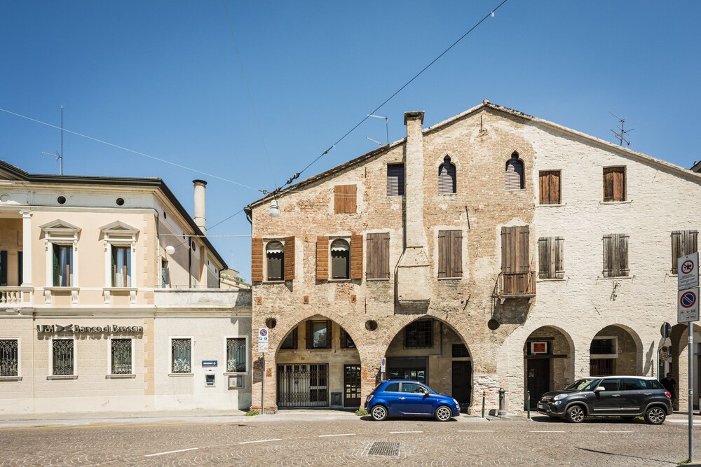 Via Barberia, La Via dei Negozi