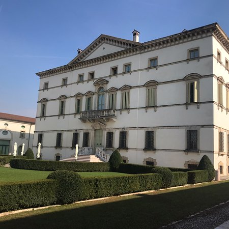 Villa Vecelli, Cavriani, Ruffini