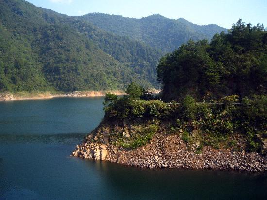 Taohua Pond
