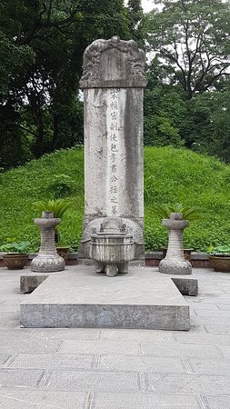 Bao Zheng Cemetery