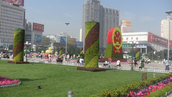 Dongfanghong Square