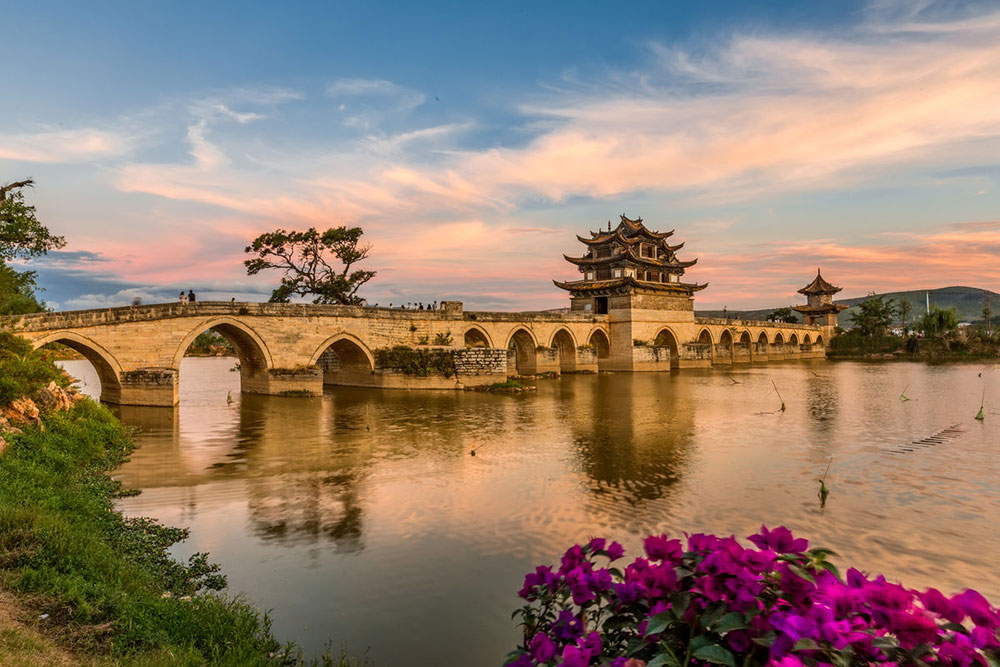 Shuanglong Pond