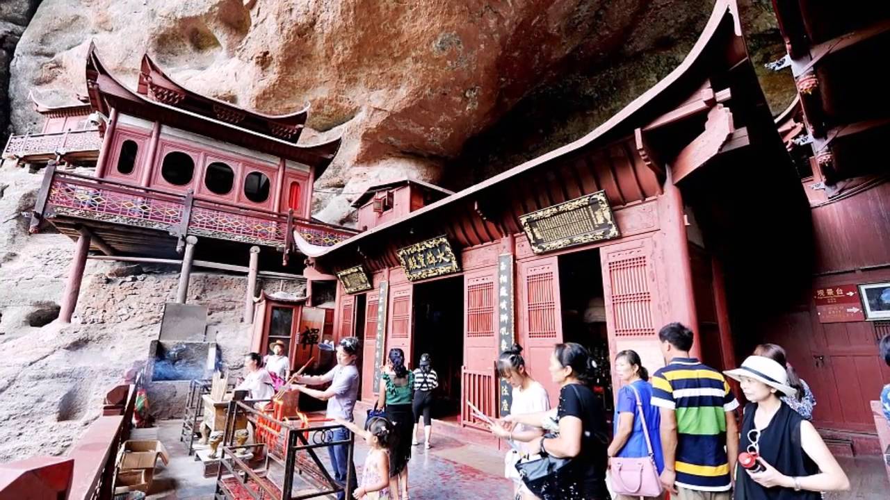 Ganluyan Temple