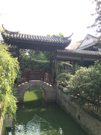 Yuyin Hill House