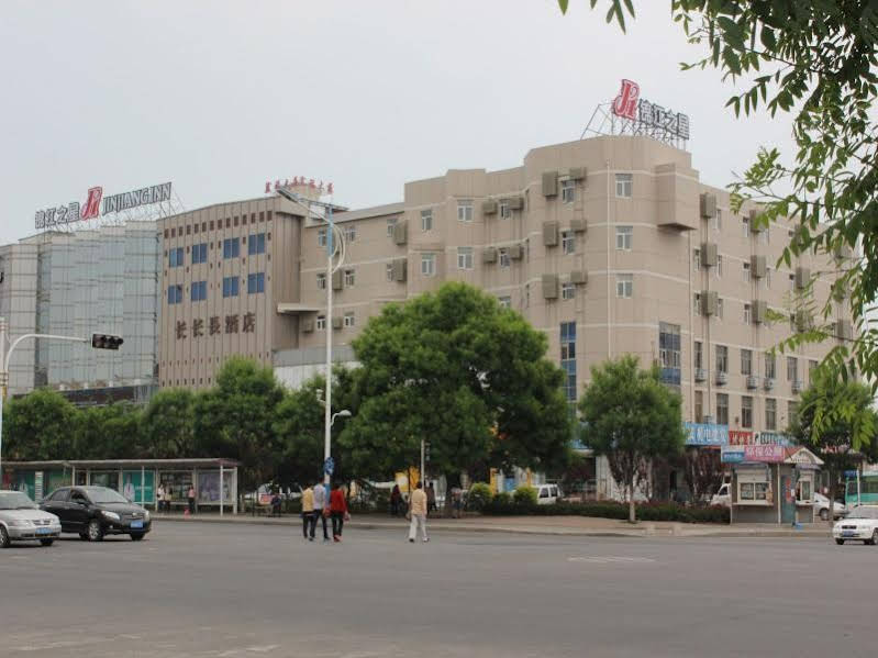WeiHai GuoJi ZhanLan ZhongXin