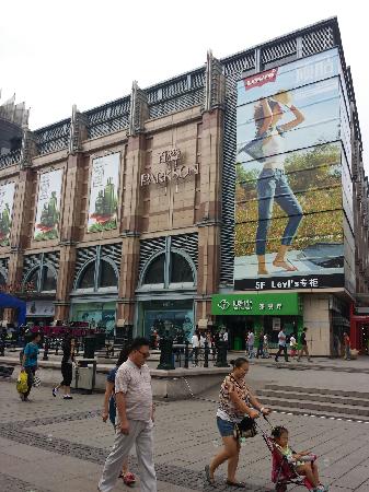 Parkson Shopping Center (Front Street of the provincial government)