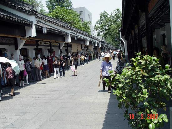 Silk Featured Street