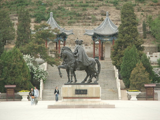 Zhaojun Tomb