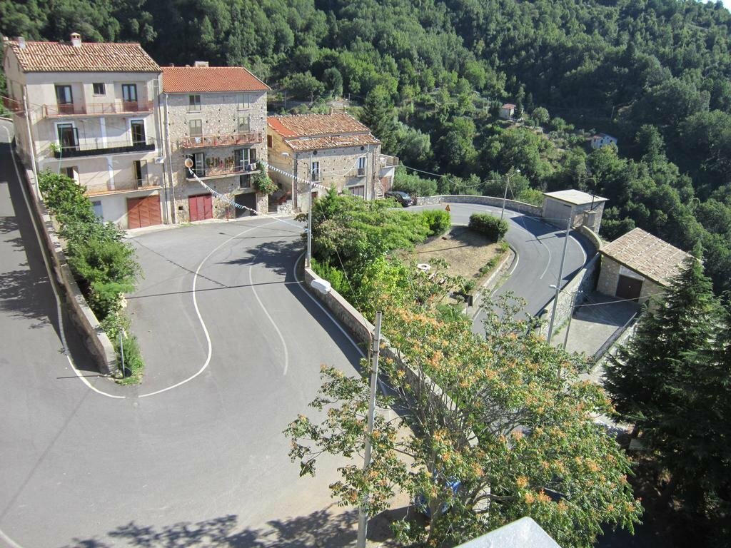 Via dell'Aquila Romana