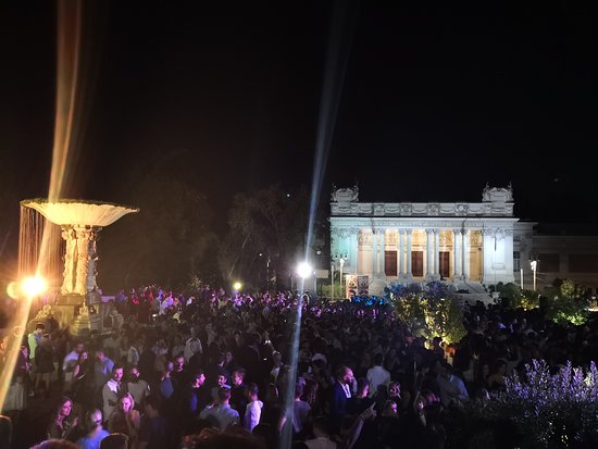 Satyrus Temporary Bar