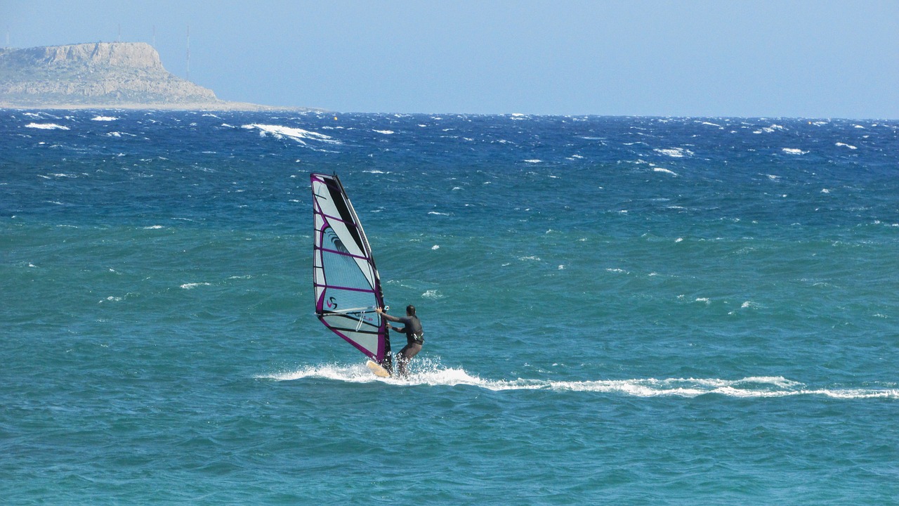 Scuola barche a vela, catamarani, windsurf e surf da onda