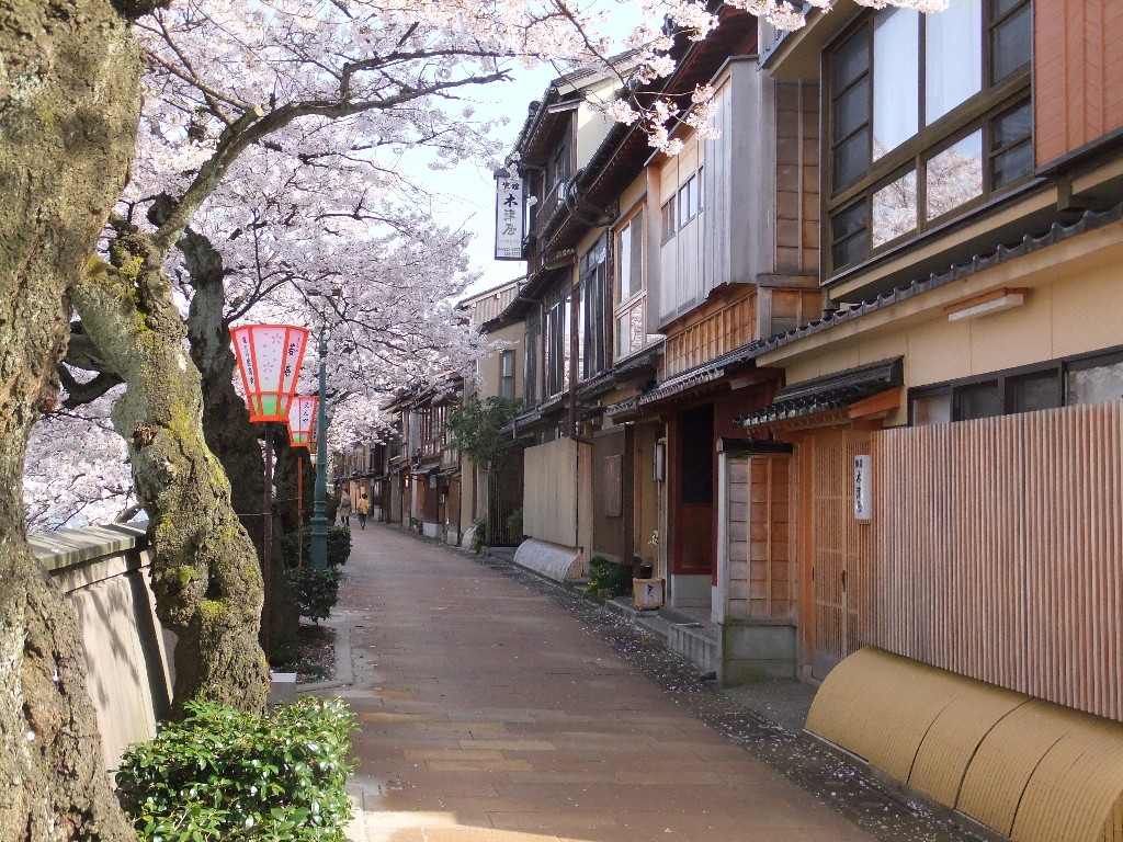 Kazuemachi Tea House Street