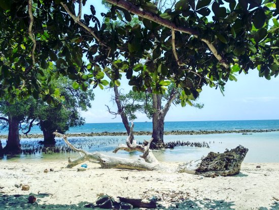 Pantai pasir Putih Lhok Me