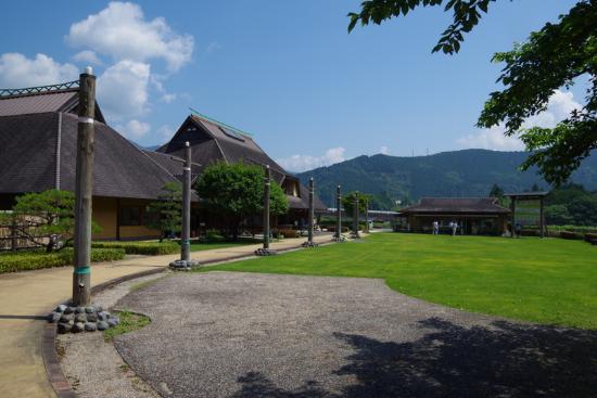 Michi-no-Eki Fore Nakakawane