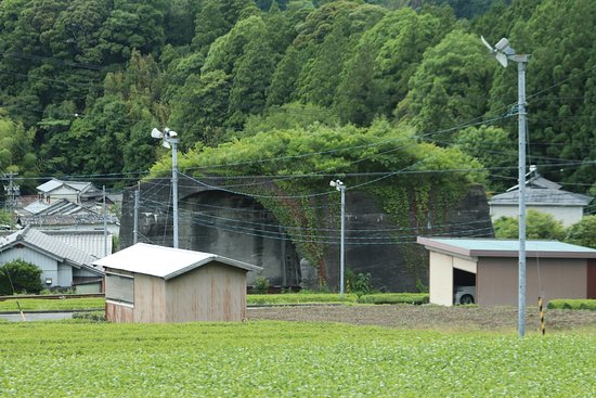 Nihonichi Mijikai Tunnel