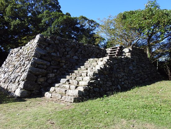 Futamata Castle Ruins