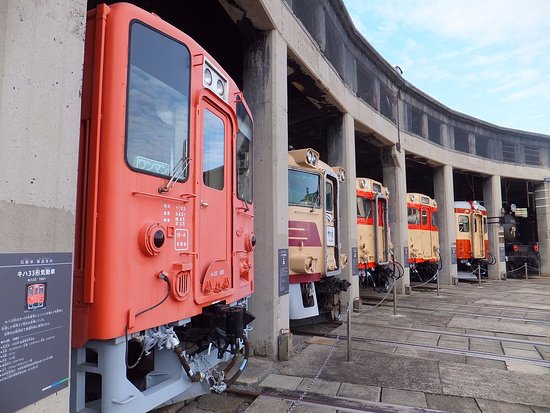 Tsuyama Manabi no Tetsudokan