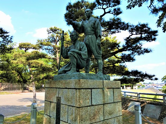Statue of Tamagawa Brothers