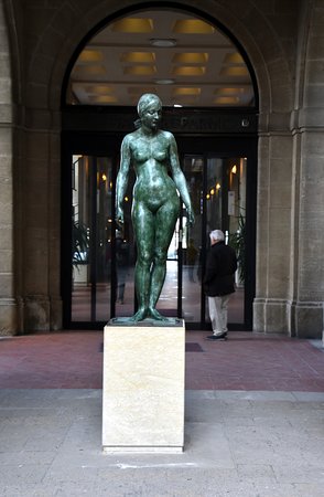 Statua Grande Nudo Femminile