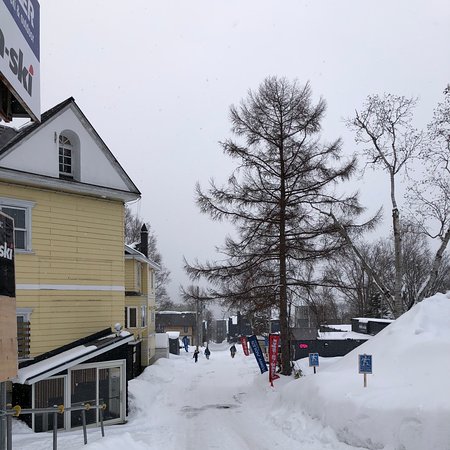 Niseko Village Snow School