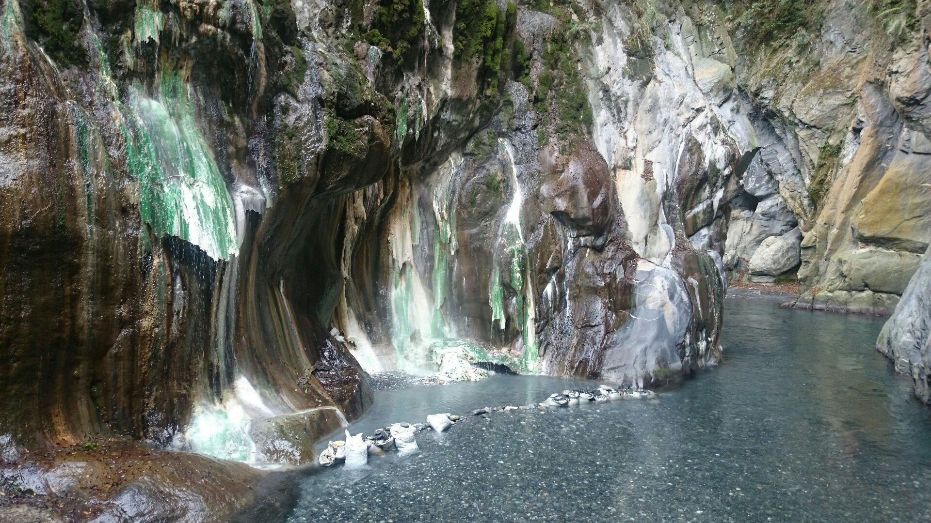 Li Song Hot Spring