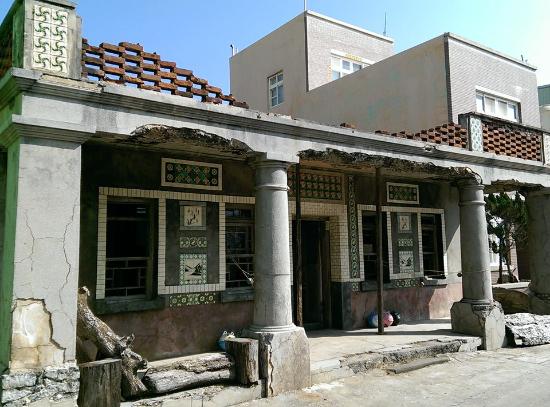 Lin House