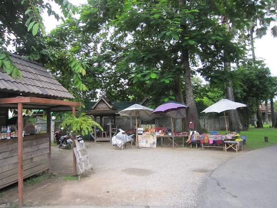 Wat Ton Kwen (Wat Intharawat)