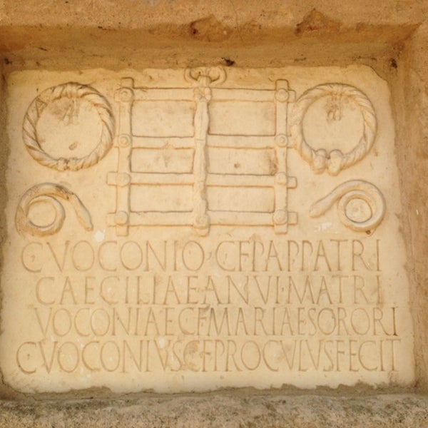Area Funeraria de los Columbarios