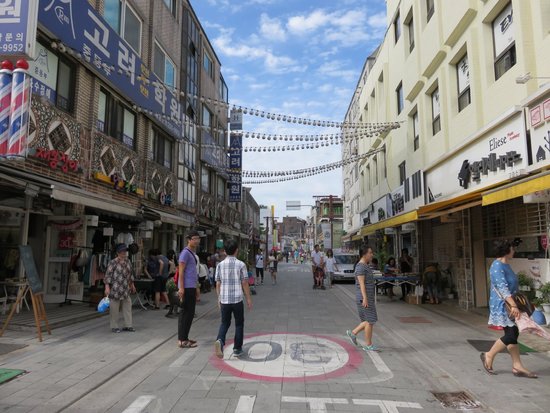 Haenggung-gil Street