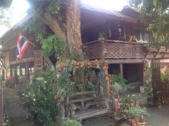 Antique House and Coffee House Banboran