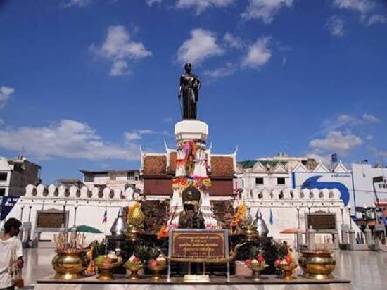 Thao Suranaree (Ya Mo) Monument