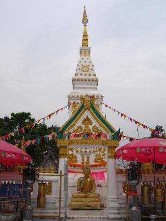 Wat Phra That Si Khun