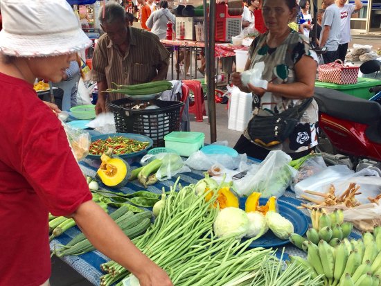 Khanom's Saturday Night, Walking Street Night Market