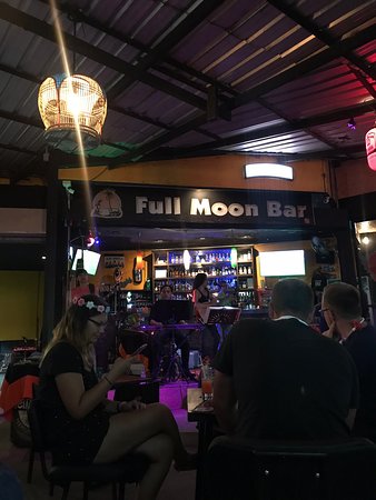 Fullmoon bar and Cocktails